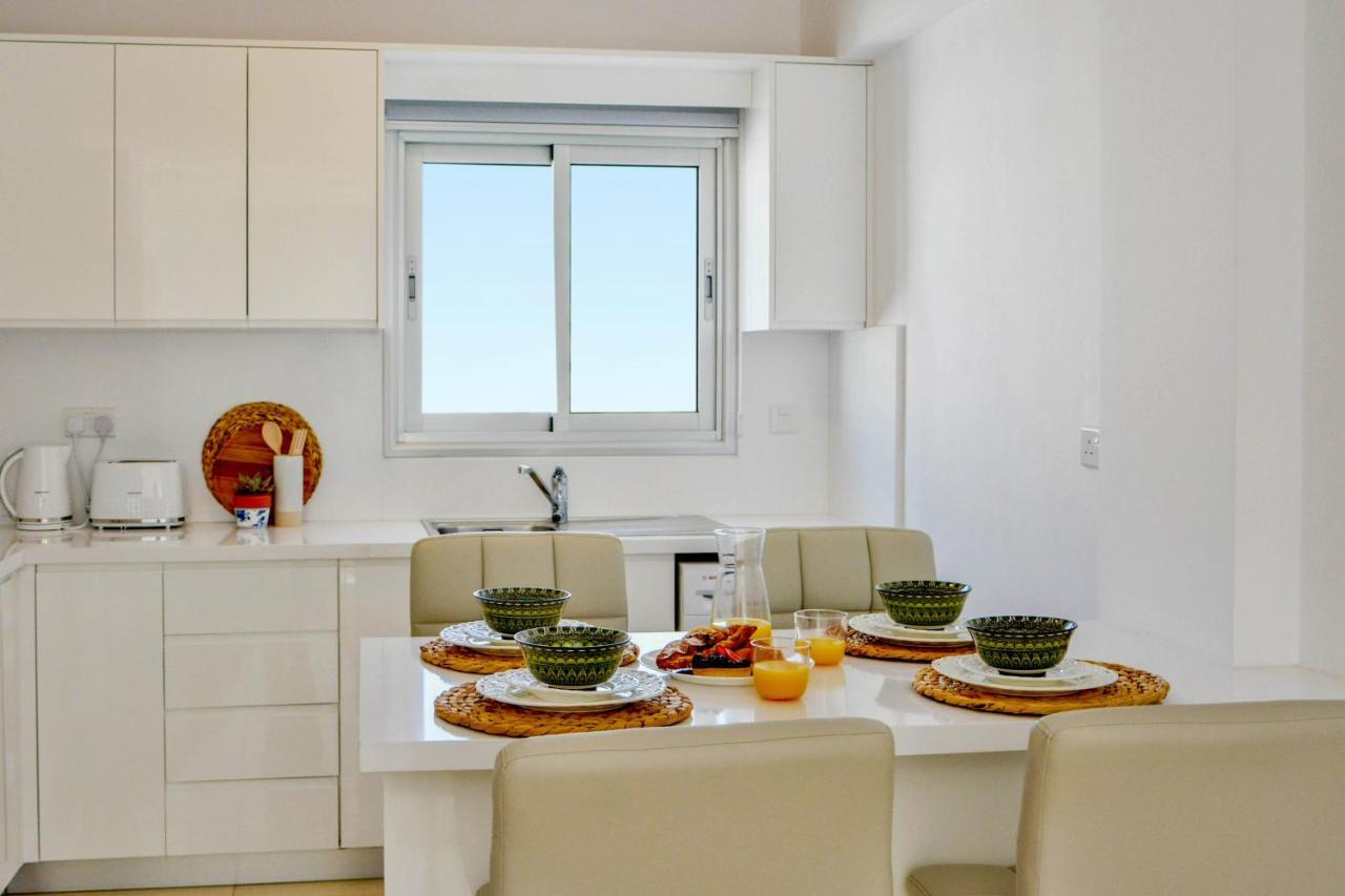 Phaedrus Living: Seaside Luxury Flat Lighthouse 67 Lägenhet Paphos Exteriör bild